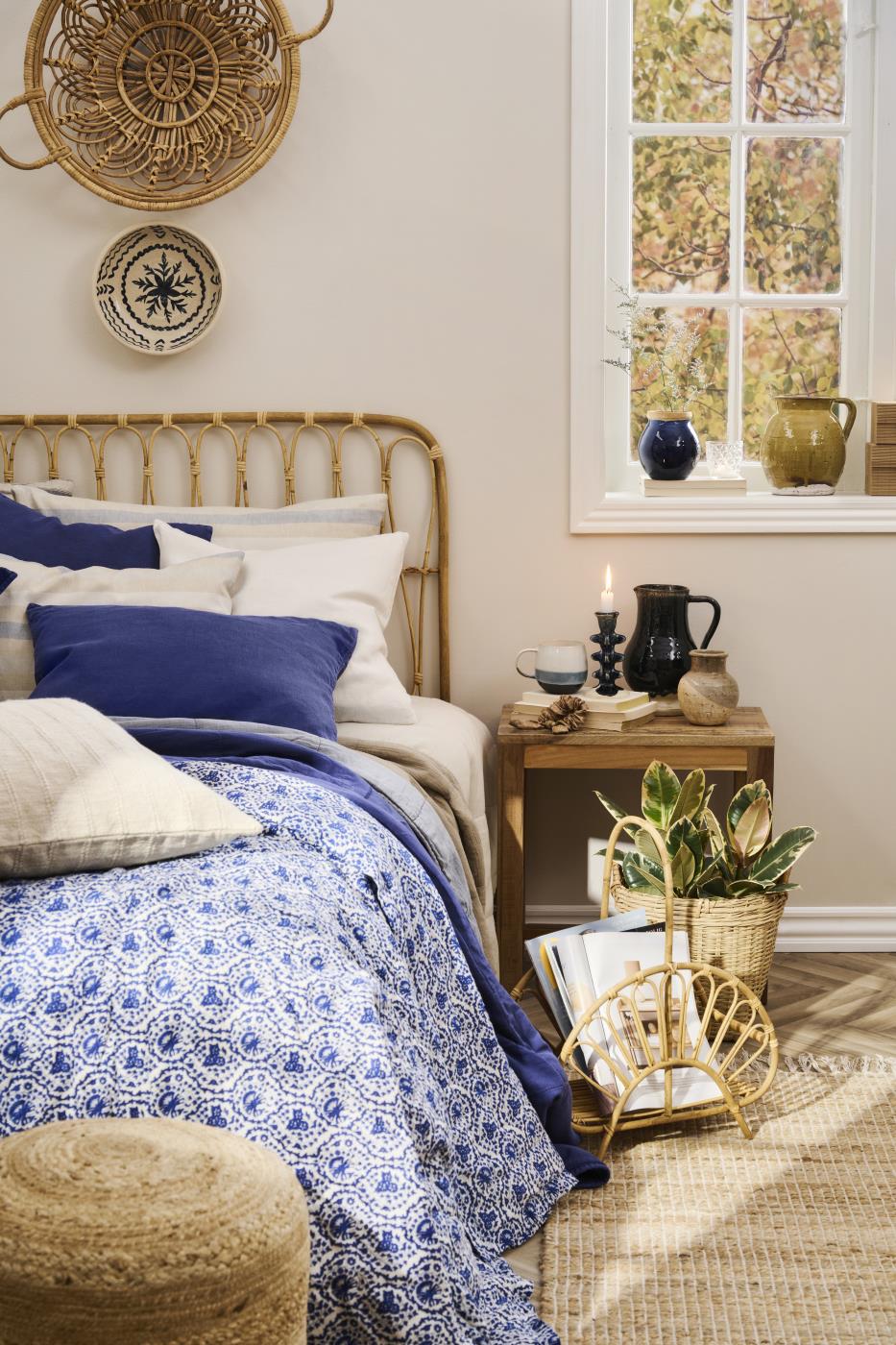 Rattan magasinholder med hank til gulv fra Ib Laursen