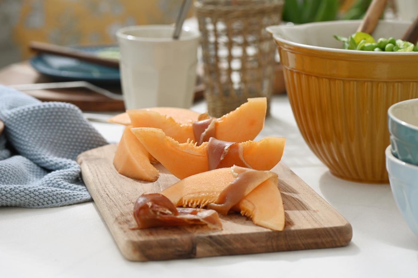 Keramik køkkenskål i gul med riller og hank fra Ib Laursen