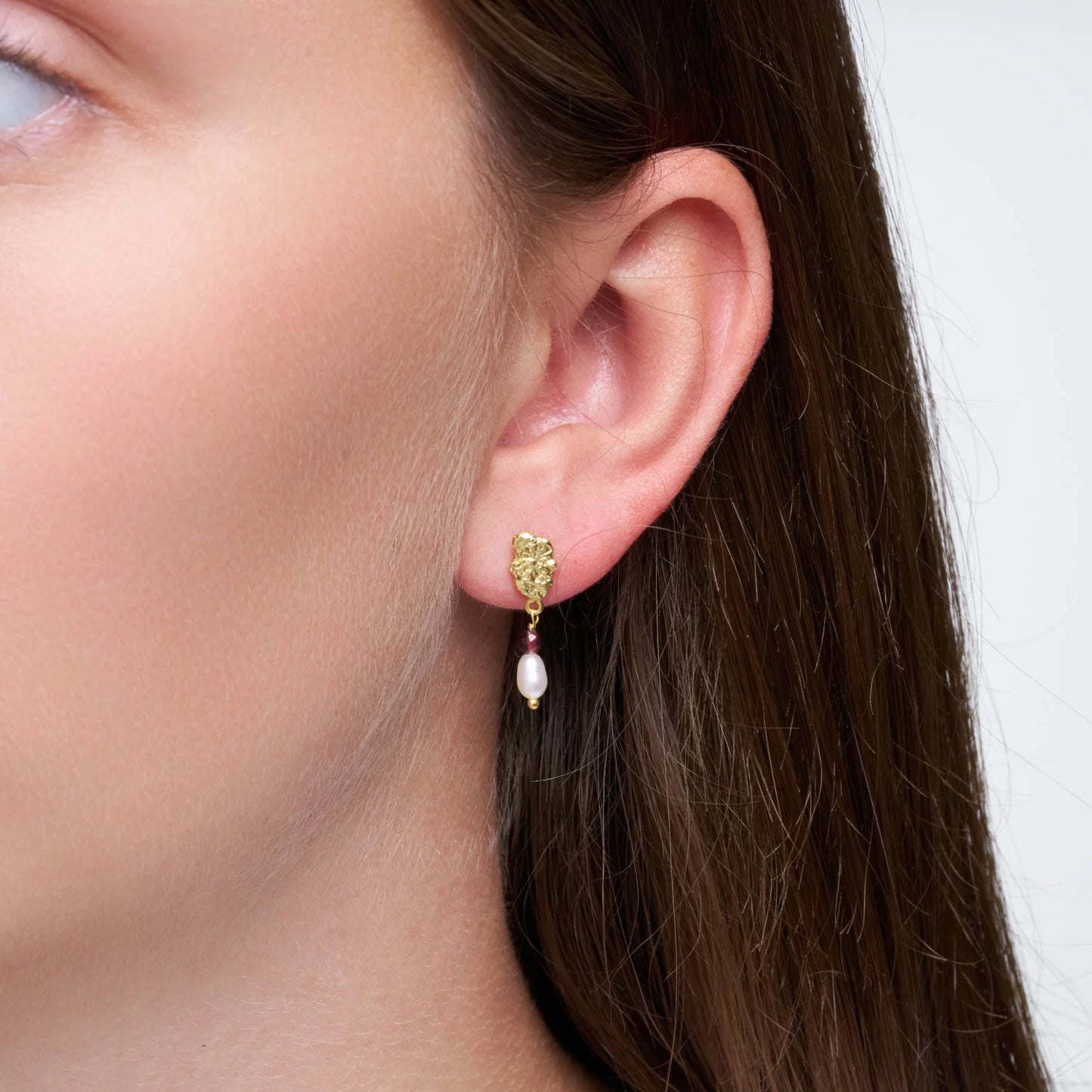 Ørestikker med perle fra Pure by Nat