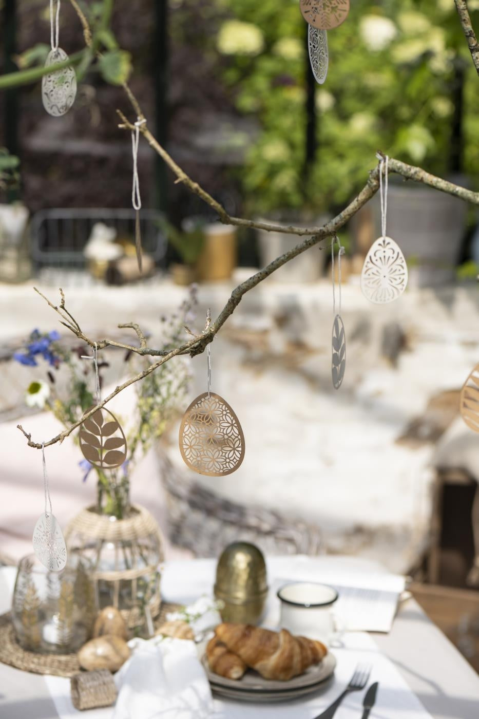 Papir påskeæg i brun og hvid papir til ophæng fra Ib Laursen