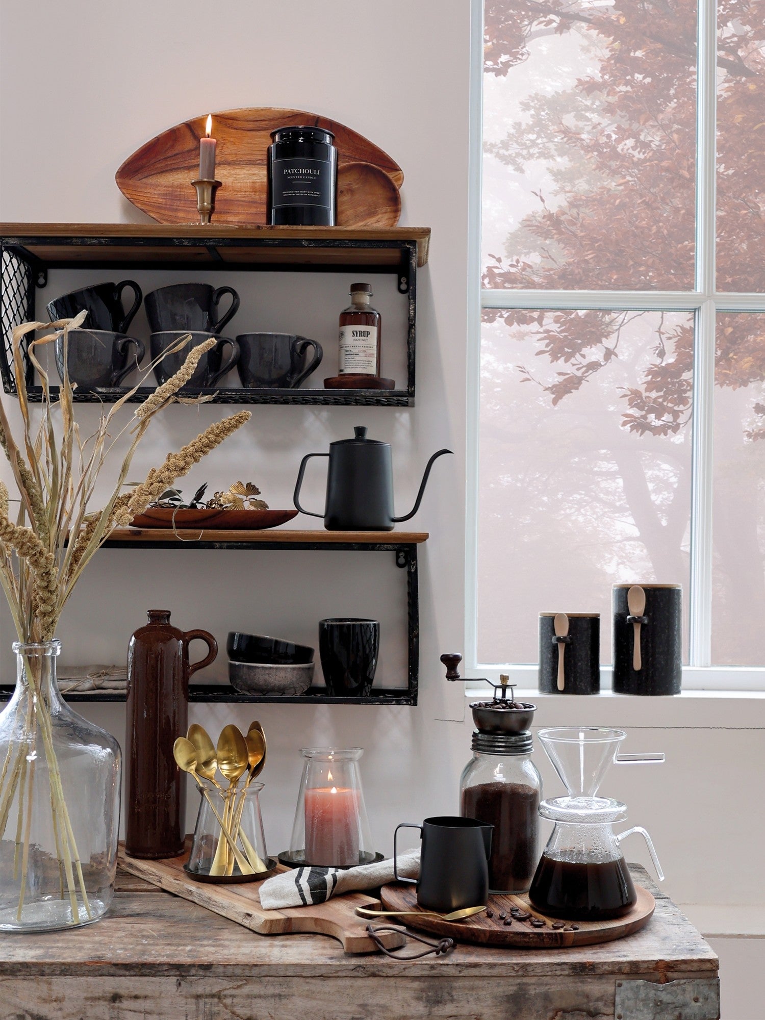 Porcelænskrukke med låg og ske i træ fra Chic Antique