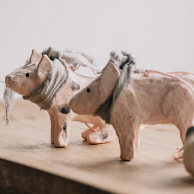 Gris i papmache fra OX Handcraft