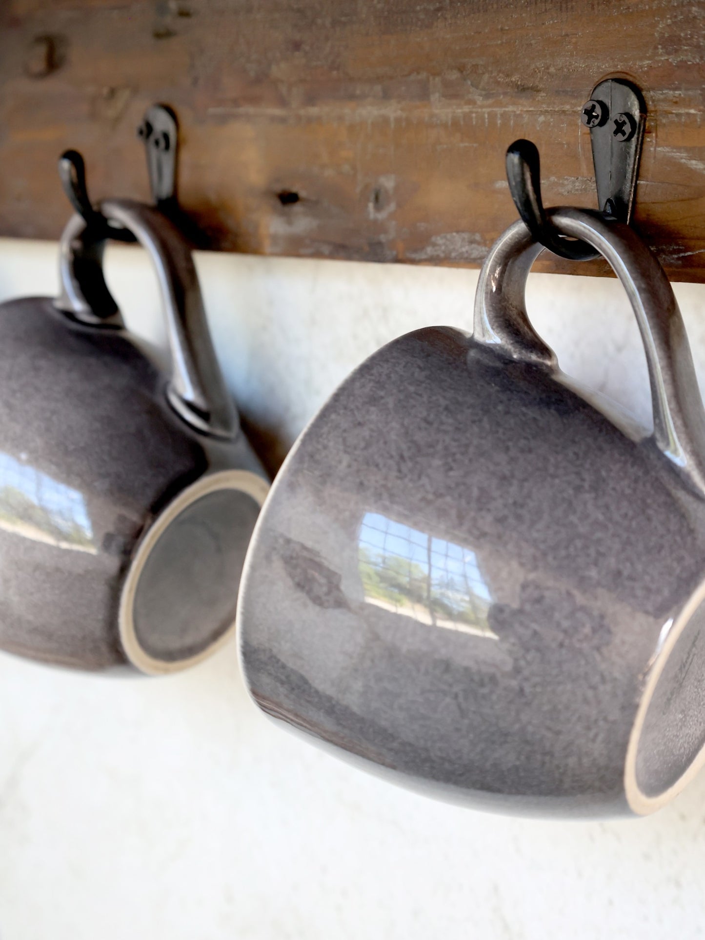 Tallerkenrække med kroge til ophæng fra Chic Antique