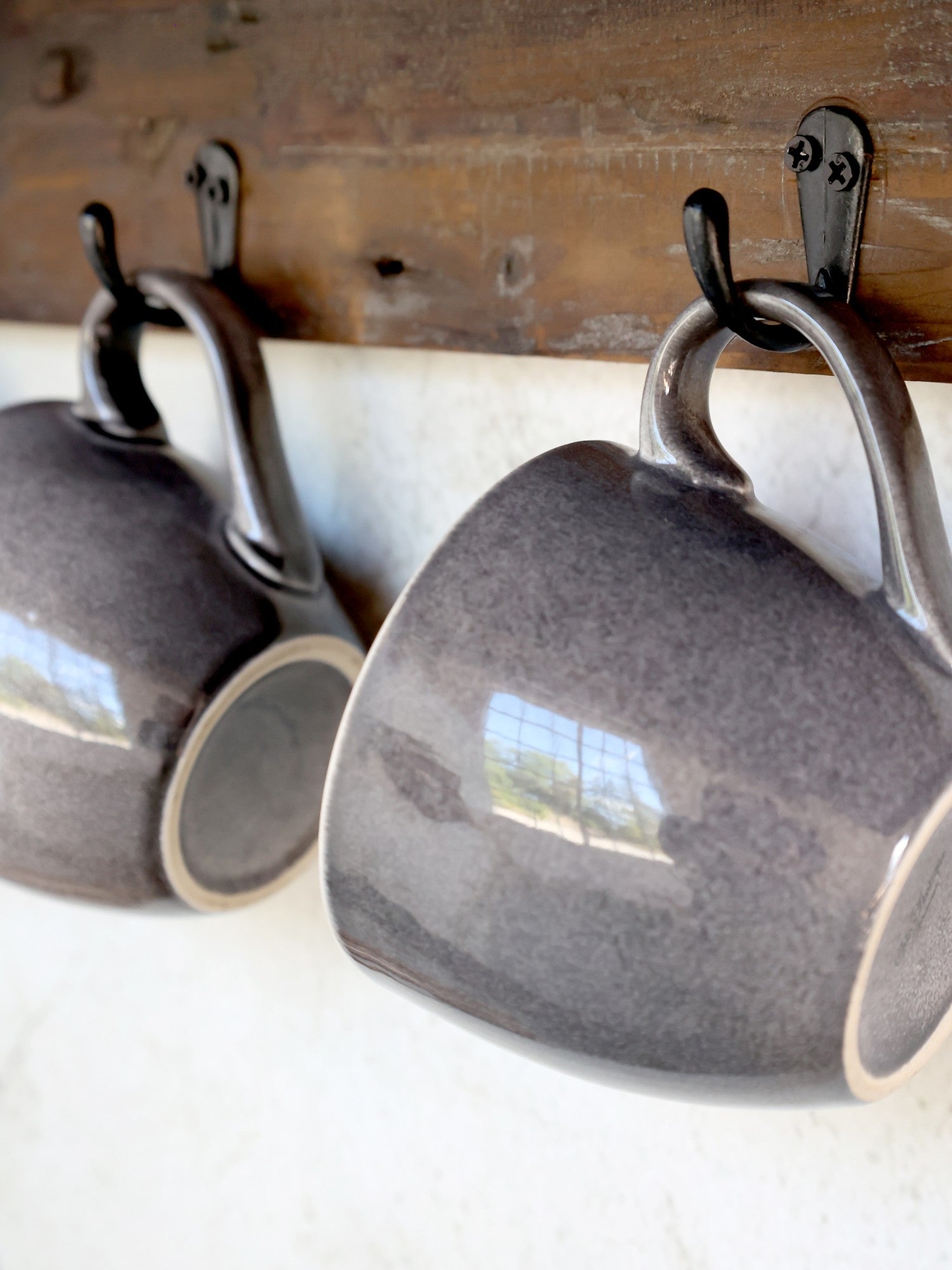 Tallerkenrække med kroge til ophæng fra Chic Antique