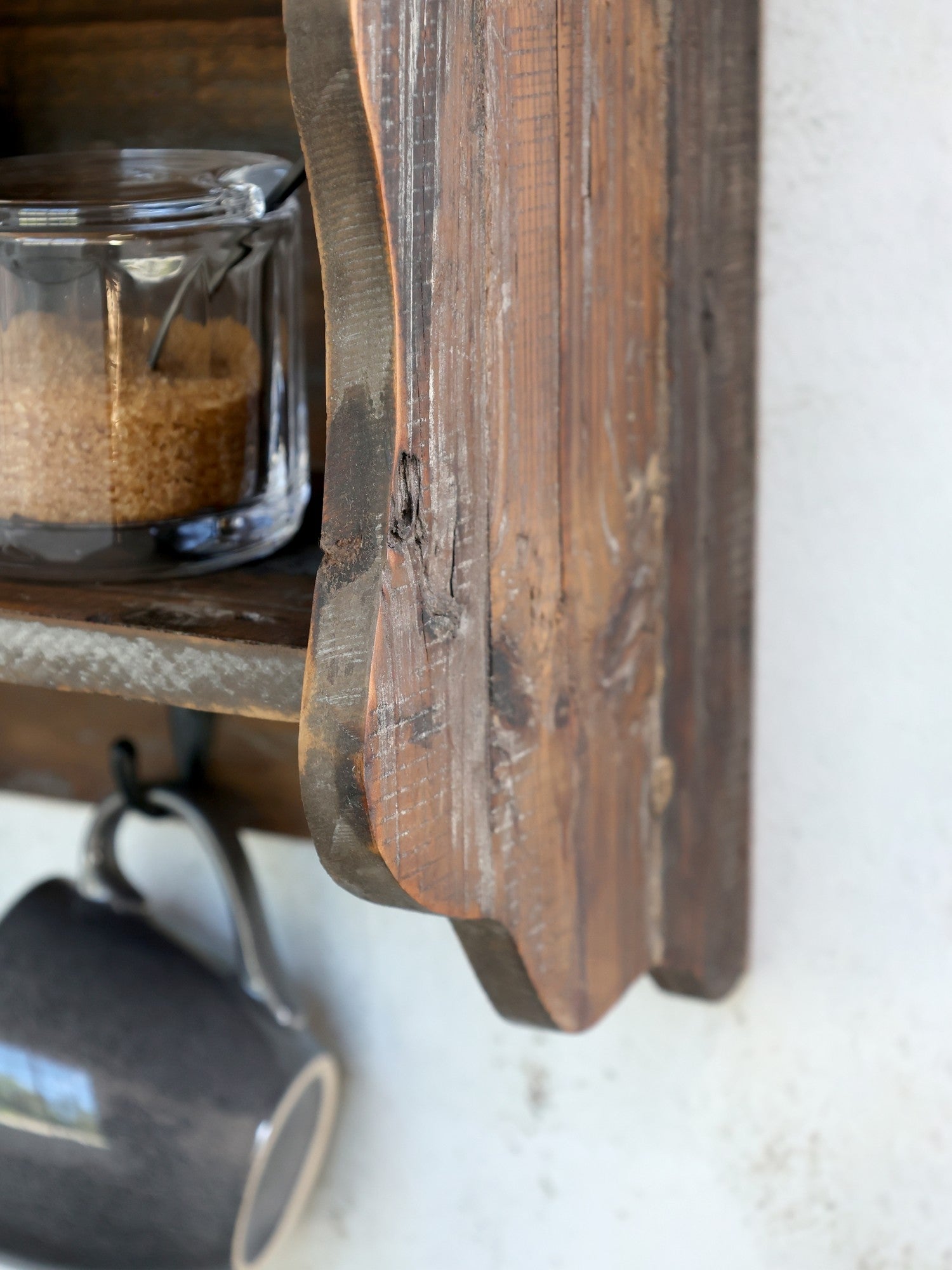 Tallerkenrække i træ fra Chic Antique