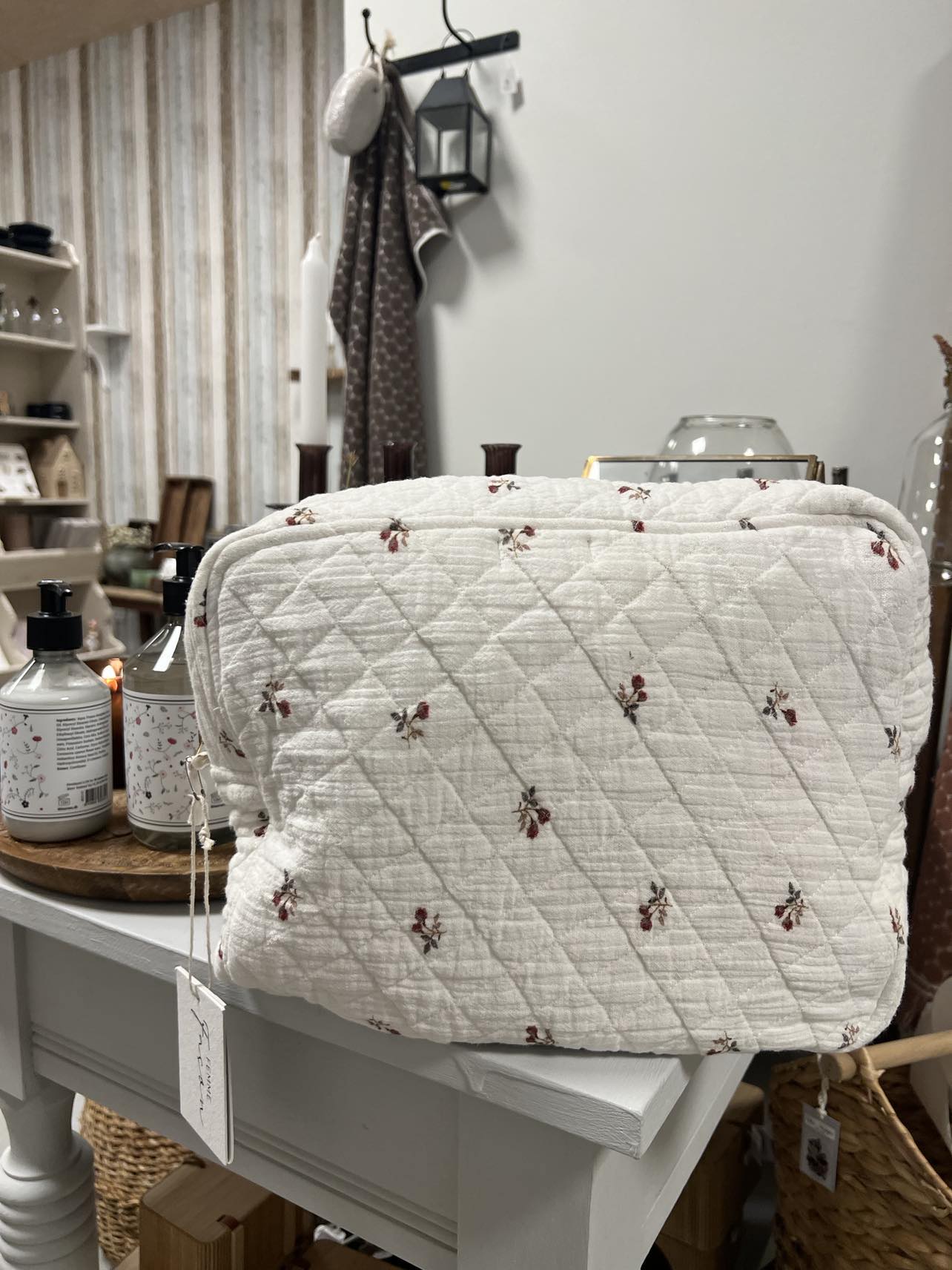 Toilettaske i hvid fra Femme Facon