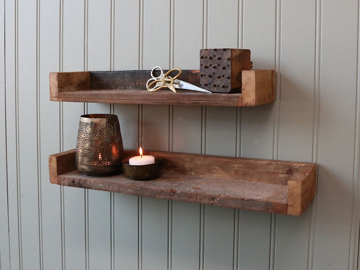 Væghylde i genbrugstræ med kanter fra Chic Antique