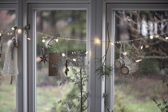 Lyskæde på batteri med snekrystaller